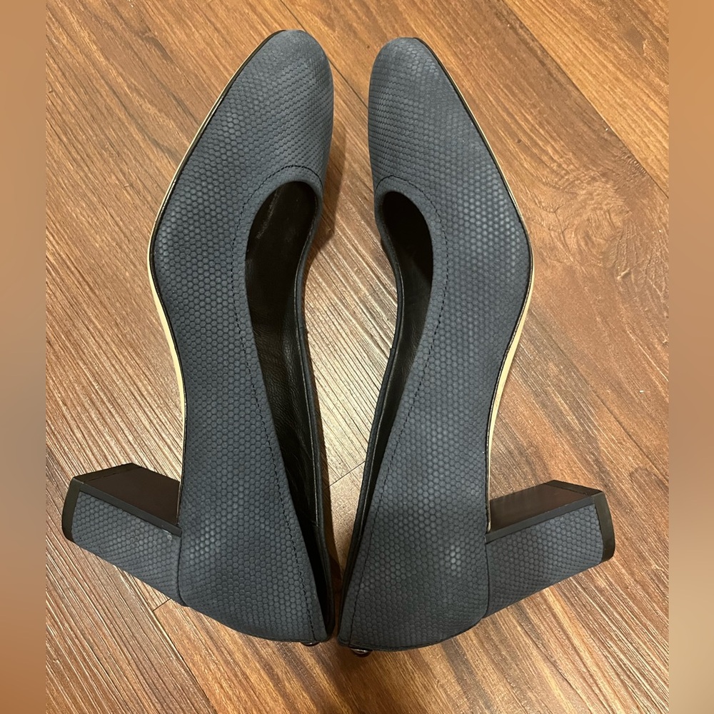 Donald J Pliner Corin Block Heel Pump Size 6M - Picture 5 of 11